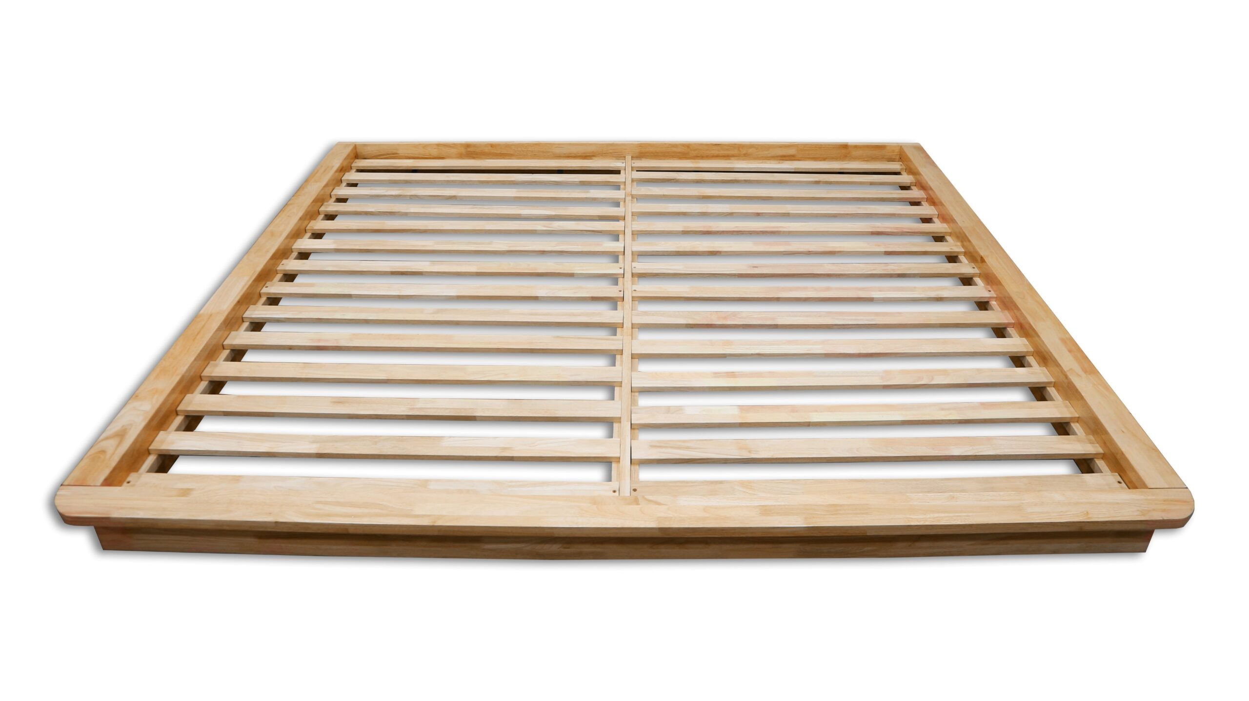 Base para tatami de madera maciza, modelo Provence. Cama japonesa fabricada en madera sostenible de hevea, con acabado natural sin barniz. Perfecta para usar con futones o cualquier colchón. Combinable con tatamis japoneses.