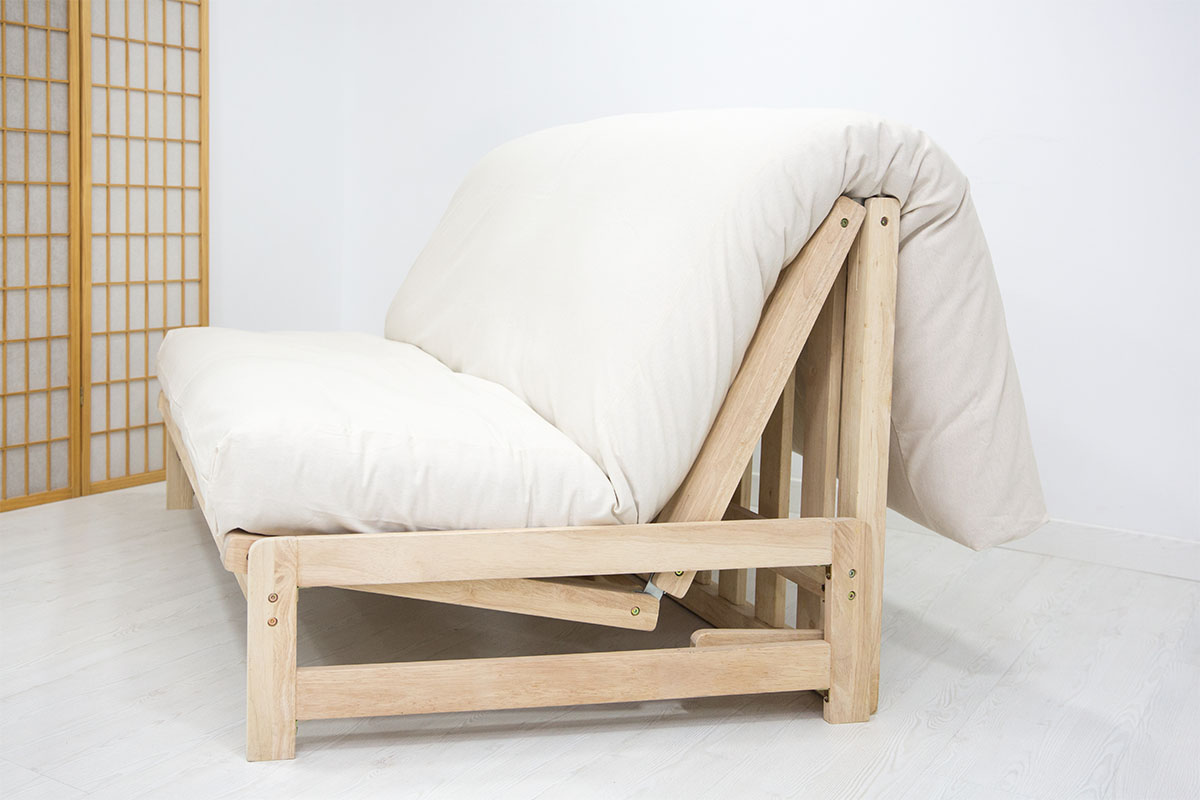 Sofá cama A-Frame de madera ecológica 140x200. Convertible práctico y compacto, ideal para futones. Acabado natural sin barniz. Perfecto para invitados.