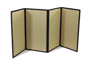 Tatami plegable japonés con funda de transporte. Ligero, natural y artesanal, ideal como base para futón, yoga o meditación. Llévalo contigo donde quieras.